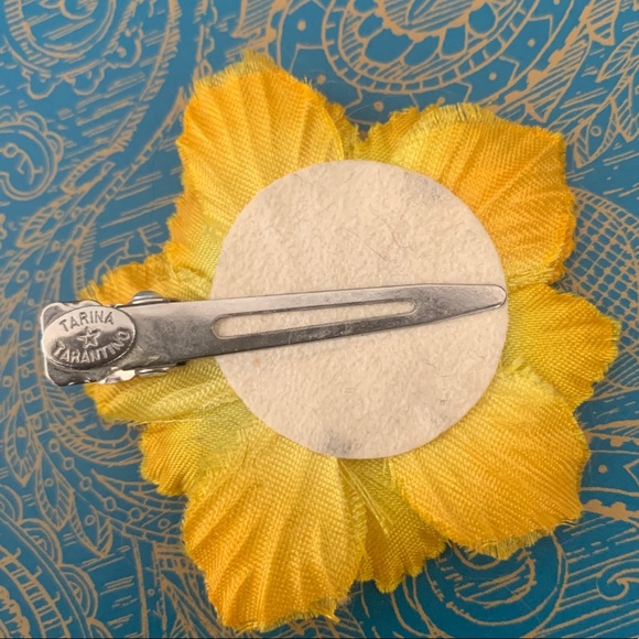Tarina Tarantino Small Flower Anywhere Clip - Picture 2 of 2
